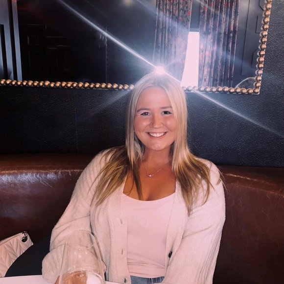Meet your Posher, Danielle - Picture 1 of 1